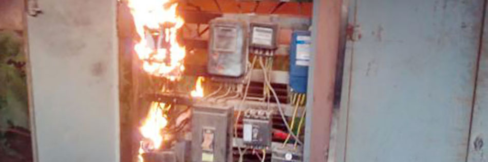補償電力電容器著火的現(xiàn)場圖