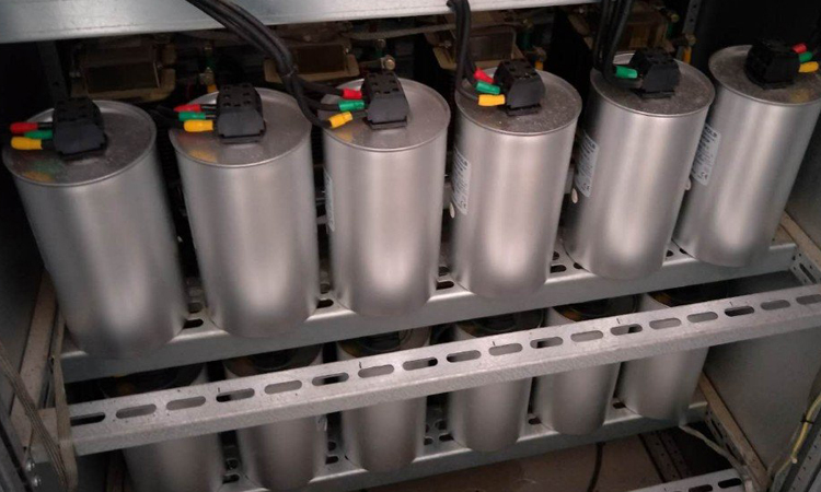 工廠配電網(wǎng)無功補償時怎么選并聯(lián)電容器